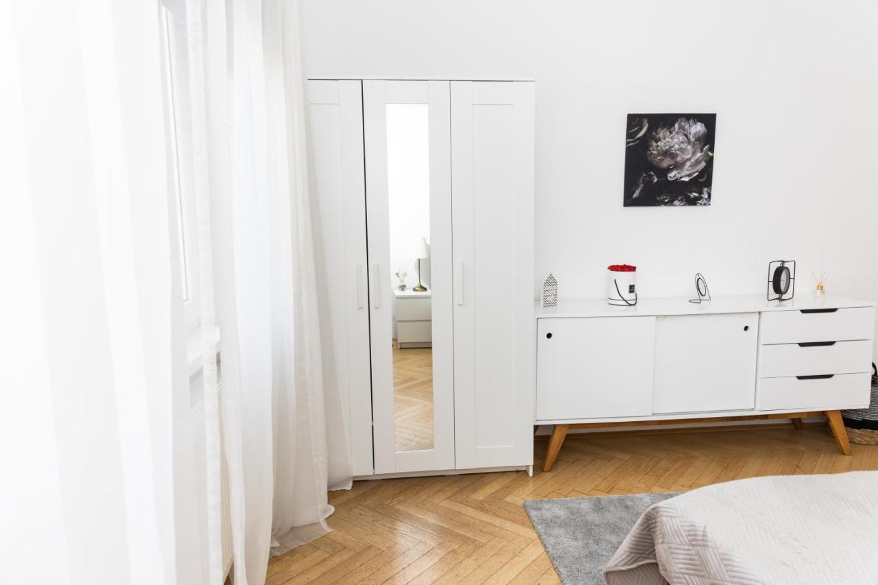 Moonlight Apartment With Porch Near Schoenbrunn And Westbahnhof Wenen Buitenkant foto